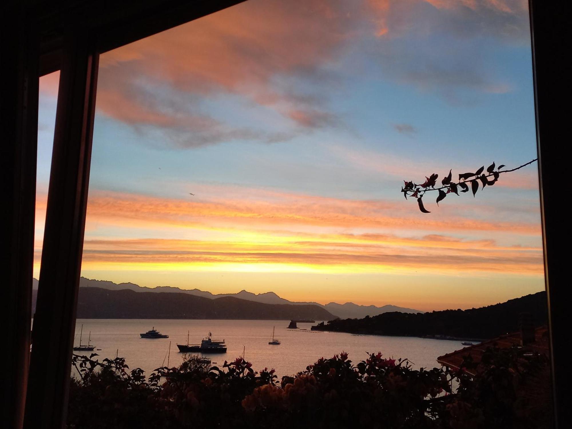 Casa Vacanze Ibiscus Porto Venere Esterno foto